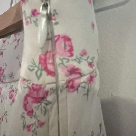 ZARA  CREAM FLORAL TIE HALTER NECK SATIN EFFECT CROP TOP SIZE LARGE - Picture 9 of 11